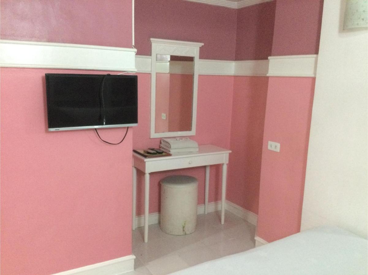 Oyo 817 Vista Apartelle Mandaluyong Exterior foto