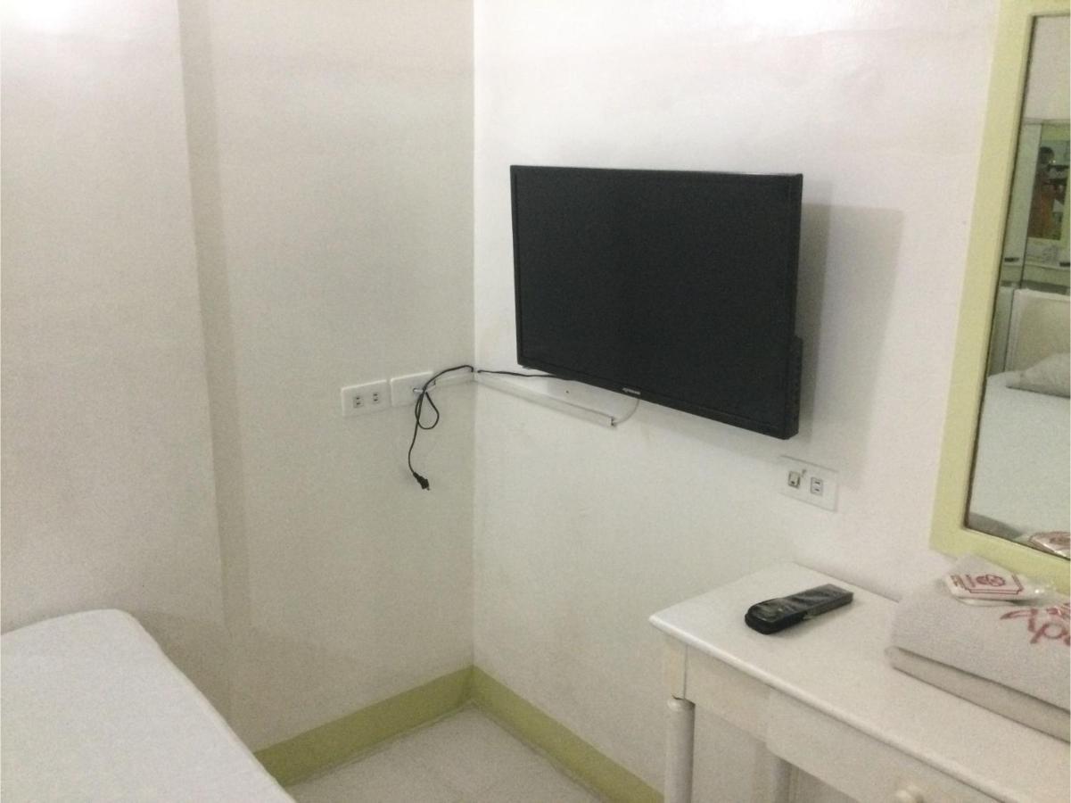 Oyo 817 Vista Apartelle Mandaluyong Exterior foto