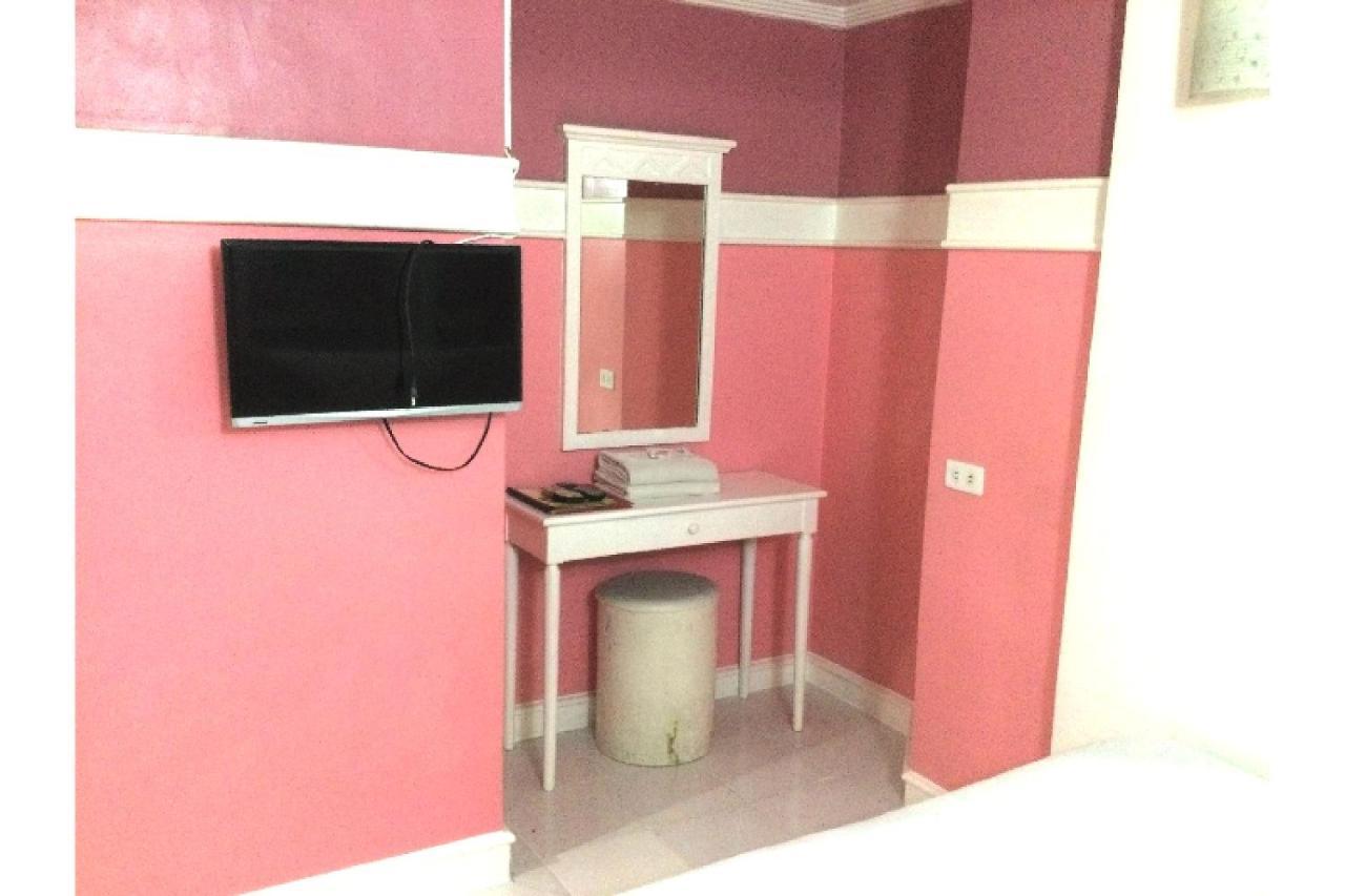 Oyo 817 Vista Apartelle Mandaluyong Exterior foto